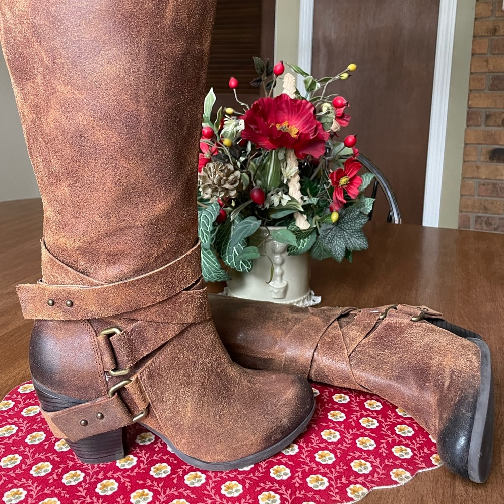 Fergie Legend Too Distressed Leather Boots, US Size 7